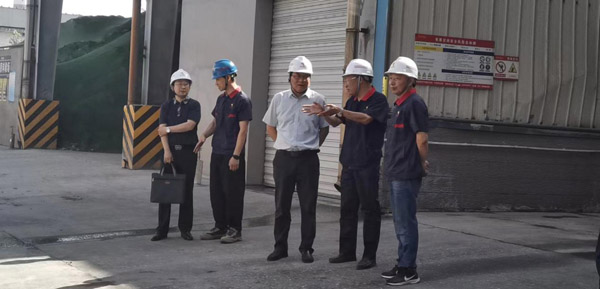 集團(tuán)公司黨委委員、股份公司黨委書記、總經(jīng)理蔣培進(jìn)到建材公司調(diào)...