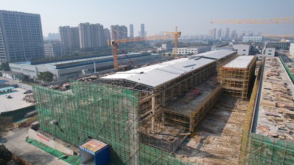 銅冠銅箔三期生箔車間鋼結(jié)構主體工程勝封頂