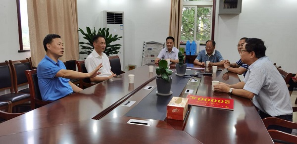 集團(tuán)公司副總經(jīng)理到公司開展高溫慰問 集團(tuán)公司副總經(jīng)理到公司開展高溫慰問