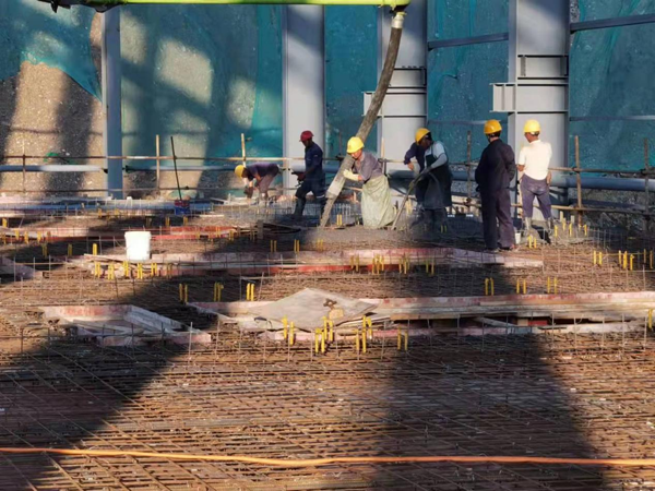 金磊項(xiàng)目篩分間4米平臺混凝土順利澆筑完成 金磊項(xiàng)目篩分間4米平臺混凝土順利澆筑完成