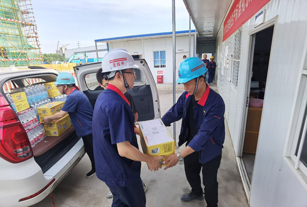 公司黨委書記走訪慰問(wèn)一線職工 公司黨委書記走訪慰問(wèn)一線職工