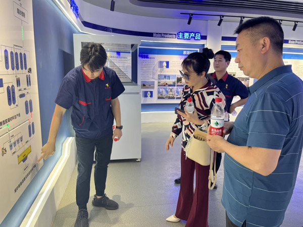 生態(tài)環(huán)境部固體廢物與化學品管理技術(shù)中心到建材公司調(diào)研 生態(tài)環(huán)境部固體廢物與化學品管理技術(shù)中心到建材公司調(diào)研