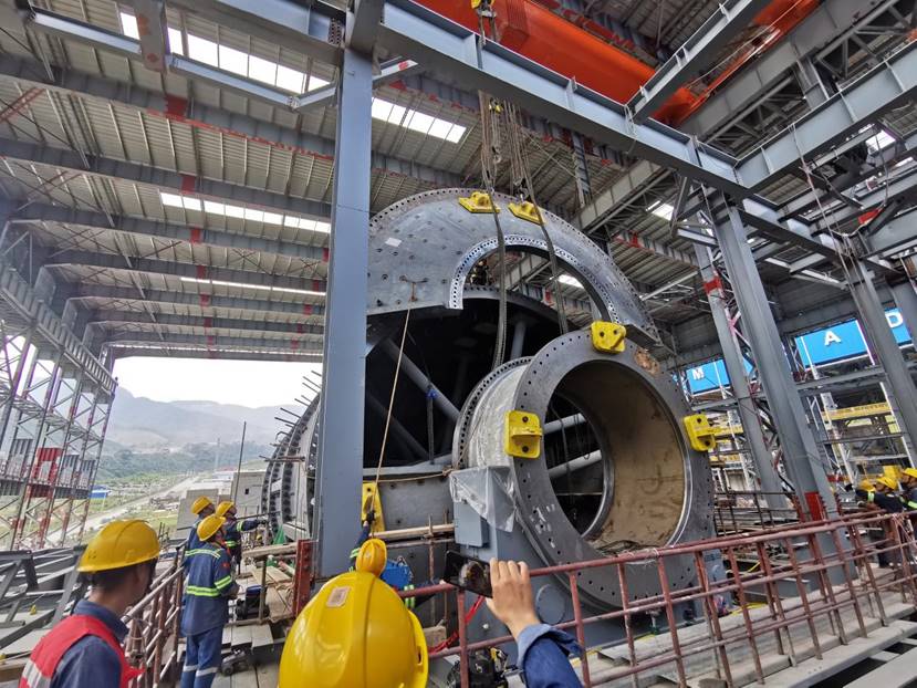 米拉多銅礦二期磨礦廠(chǎng)房四系列球磨機(jī)回轉(zhuǎn)部分安裝完成 米拉多銅礦二期磨礦廠(chǎng)房四系列球磨機(jī)回轉(zhuǎn)部分安裝完成